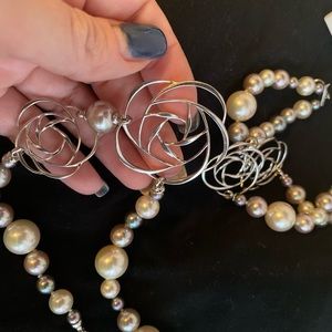 Pearl necklace and bracelet set